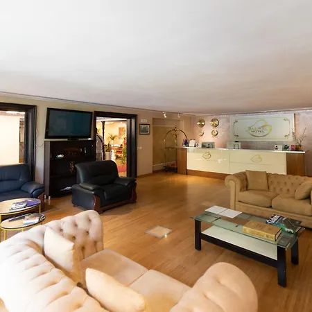 Bleart Hotell Škalngur